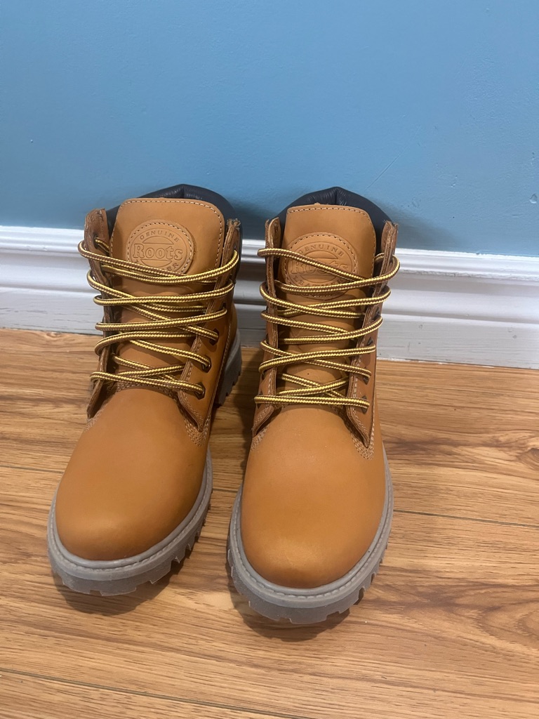 Roots Tan Lace-Up Boots With Gray Sole